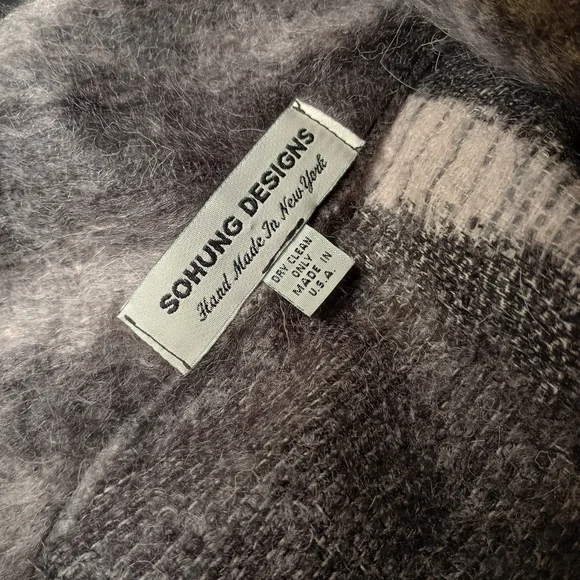 Dramatic Monochrome Handmade Wool Cape - Boutique Free Size - Picture 6 of 8